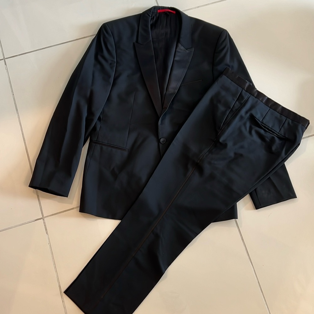 EUC HUGO BOSS tuxedo